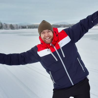 Emil Vännberg lattjar på isen