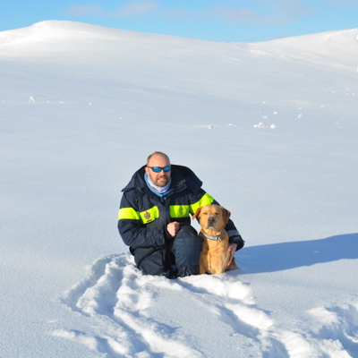 Porträtt Peter Schmitt med hund