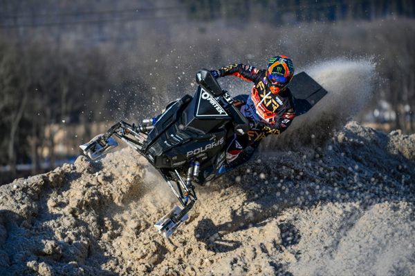 Emil Harr tävlar i skotercross