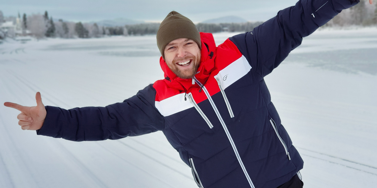 Emil Vännberg lattjar på isen